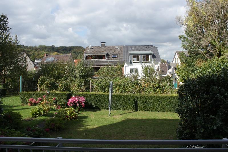 Blick in Garten Doppelhaush�lfte Bonn