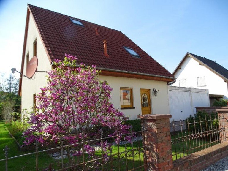 Hausfront Leipzig - Liebertwolkwitz Einfamilienhaus Schick, Gepflegt, 4 Zimmer - tolles Einfamilienhaus in Liebertwolkwitz