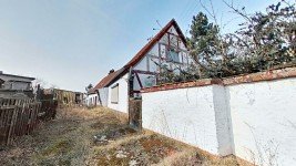 Hauptbild unsaniertes Einfamilienhaus mit viel Nebengelass f�r 1-2 Familien mitten in Wellaune