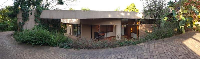 Blick von den Parkmoeglichkeiten zum Haus Einfamilienhaus Kloof