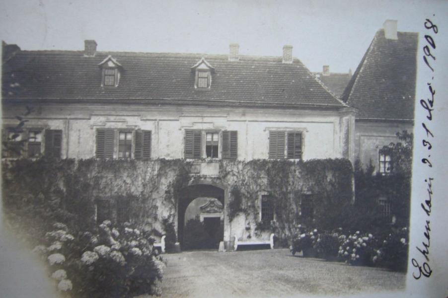 Schloss Ehrenhain 5 Mehrfamilienhaus Nobitz