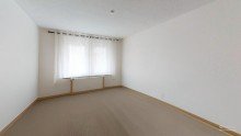 6-Meinerstrae-Living-Room-Defurnished herrliche Dachgeschosswohnung mit Maisonette in Altenburg zu verkaufen.