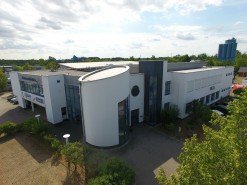 Hauptbild Flexibel nutzbare Gewerbeimmobilie mit Hallen-, Büro- und Freiflächen - ideal für Produktion, Lager,