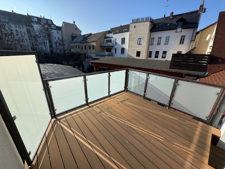 1000022089 Altenburg Etagenwohnung Tolle Dachterrassenwohnung in der City von Altenburg f�r Single und Paare