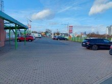 20260224_151428 lichtdurchflutete Verkaufsfl�che im Fachmarktzentrum Selders in Delitzsch zu vermieten.