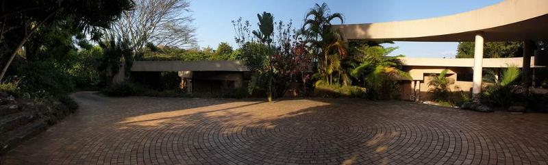 Blick noch mal von den Parkmoeglichkeiten Einfamilienhaus Kloof