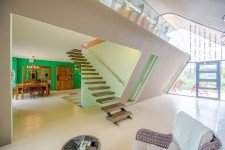 Hauptbild Wenn eine afrikanische Sch�nheit auf moderne Architektur trifft