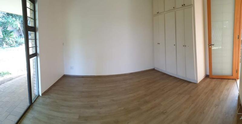 Schlafzimmer 3 vom Bad aus Einfamilienhaus Kloof