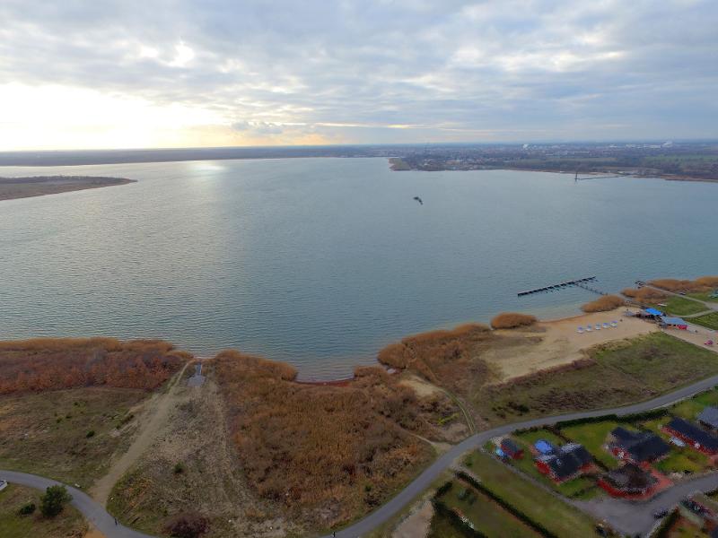 Der Badesee direkt vor der T�r Wohngrundst�ck Muldestausee