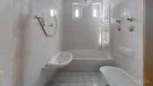 6-Meinerstrae-Bathroom-Defurnished 1 herrliche Dachgeschosswohnung mit Maisonette in Altenburg zu verkaufen.