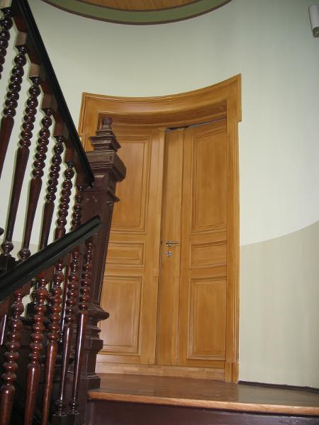 Treppenhaus mit Zwischent�re Wohnung Leipzig