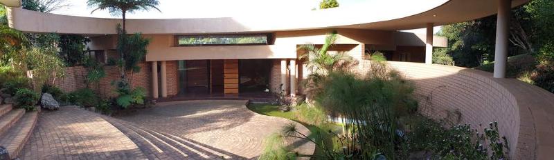 Eingang mit Wasseranlage Einfamilienhaus Kloof